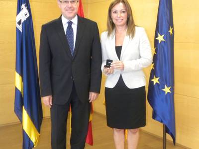 Homenatge pels 25 anys treballant per Salou a la cap dels Serveis Administratius Territorials de l’Ajuntament