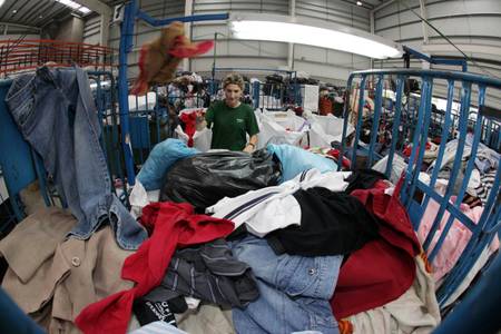Humana recull 37 tones de tèxtil usat a Salou al 2013