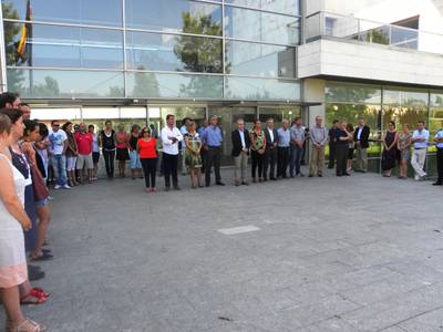 L’Ajuntament de Salou guarda minut de silenci en solidaritat amb les víctimes de l’accident de Santiago de Compostela