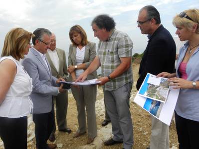 L’Ajuntament de Salou i la Fundació Onada visiten els treballs del programa ‘Salou Actiu’ al Camí de Ronda