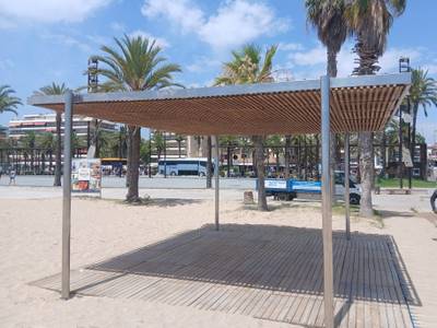 L’Ajuntament de Salou millora el servei de bany assistit a la platja