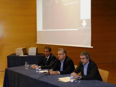 L’Ajuntament de Salou presenta el llibre ‘Joves emprenedors de Salou’