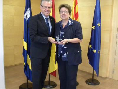 L’Ajuntament de Salou reconeix la tasca de la Dra. Rosa Mª Fenoll per la tasca docent