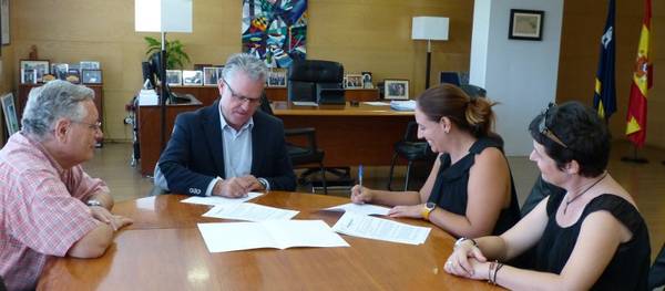 L’Ajuntament de Salou signa el contracte de la Llar d’infants municipal ‘La Balena Blava’ i ‘El Cavallet de Mar’