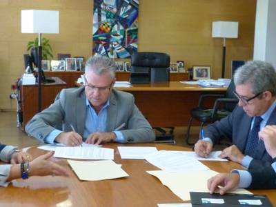 L’Ajuntament de Salou signa un conveni amb Banc de Sabadell per ajudar als emprenedors