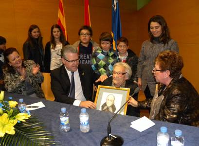 L’Ajuntament fa un homenatge a Dominga Grande com a representat de les dones grans