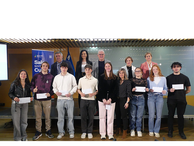 L’Ajuntament lliura beques universitàries als 10 salouencs amb millor expedient acadèmic