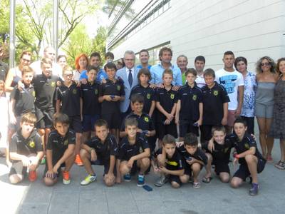 L’alcalde de Salou dóna la enhorabona als equips de l’Escola Futbol Base Costa Daurada