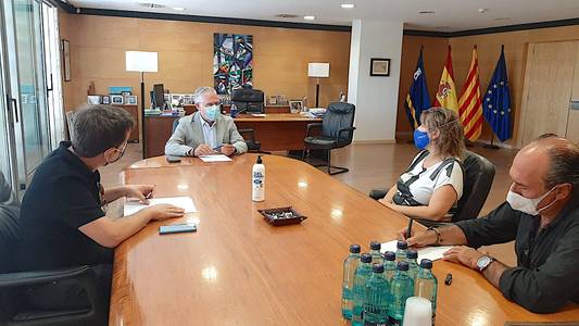 L’alcalde de Salou, Pere Granados, es reuneix amb la nova presidenta de la FEHT, Berta Cabré, per establir línies de treball conjuntes en l’àmbit turístic