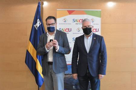 L’alcalde de Salou reconeix la trajectòria laboral de 25 anys a l’Administració local de Miguel Ángel Gómez Doblado