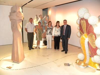 L’alcalde de Salou visita el Gaudí Centre de Reus
