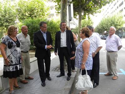 L’alcalde de Salou visita els veïns del Carrer Lleida