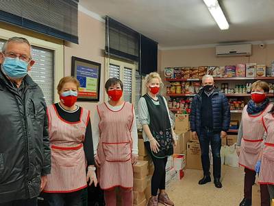 L’alcalde de Salou visita la seu de Càritas per interessar-se per l’acció social cap a les persones vulnerables, com a conseqüència de la pandèmia