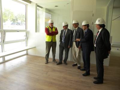 L’alcalde de Salou visita les obres de l’Escola Internacional del Camp Salou, ja en la recta final