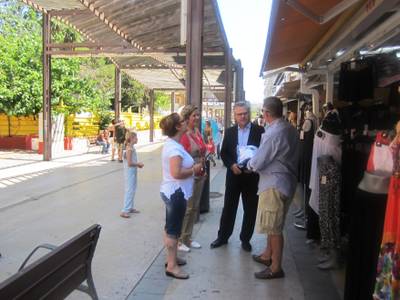 L’alcalde i la regidora de Comerç visiten la zona de l’avinguda Andorra