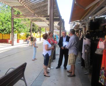 L’alcalde i la regidora de Comerç visiten la zona de l’avinguda Andorra