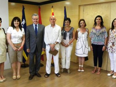 L’alcalde lliura una placa a Antonio Guiu de l’IES Jaume I