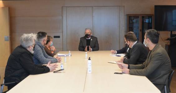 L’alcalde Pere Granados es reuneix amb la presidenta de l’Associació de Veïns Salou Est per tal de tractar sobre temes de manteniment i equipaments