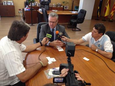 L’alcalde rep a membres de l’Associació de Periodistes Turístics Argentins en la seva visita a Salou