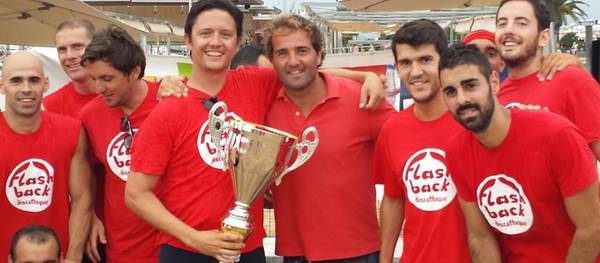 L’equip Flash Back guanya la 34 edició del torneig de futbol platja d’estiu