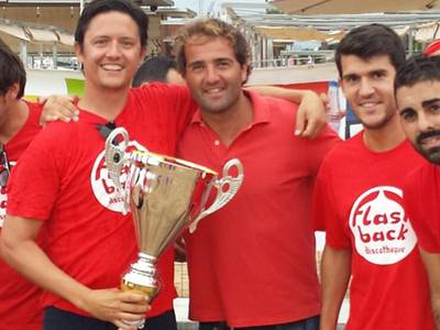L’equip Flash Back guanya la 34 edició del torneig de futbol platja d’estiu