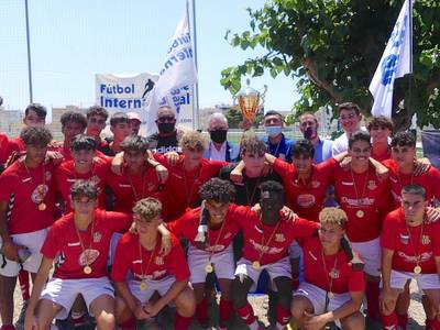 L’equip juvenil masculí UD Salou guanya la sisena edició del torneig UD Salou Youth Cup