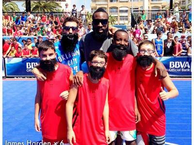 L’heroi de la NBA, James Harden, triomfa a Salou