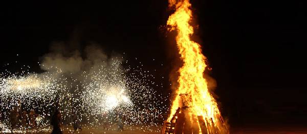 La capital de la Costa Daurada celebrarà la revetlla de Sant Joan amb una gran festa i tres fogueres a la platja