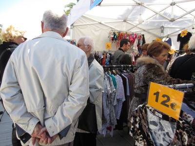 La fira Fora Stocks atreu milers de compradors al passeig Jaume I i augmenta vendes respecte d’altres edicions d'hivern