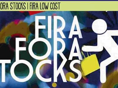 La fira Fora Stocks torna al passeig Jaume I amb una trentena de carpes i grans descomptes