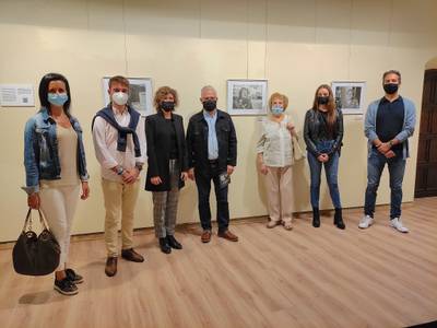 La fotògrafa Lucía Perera Stocco ret homenatge a la vellesa, a través de la mostra ‘Fa 45 anys que en tinc 45’, exposada a la Torre Vella de Salou