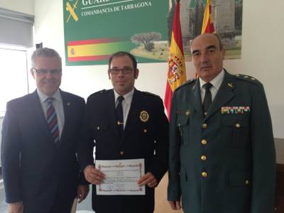 La Guàrdia Civil distingeix al caporal de la Policia Local de Salou Eusebio Fernández