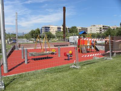 La plaça Andalusia, nou parc de jocs infantils