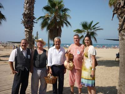 La platja de Ponent de Salou s’omple de banyistes d’època