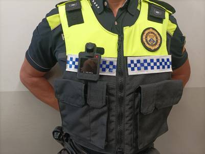 La Policia de Salou introdueix càmeres unipersonals i renova fundes de les armilles de protecció