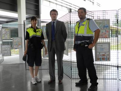 La Policia Local de Salou inaugura al vestíbul del TAS una exposició de dibuixos sobre educació viària