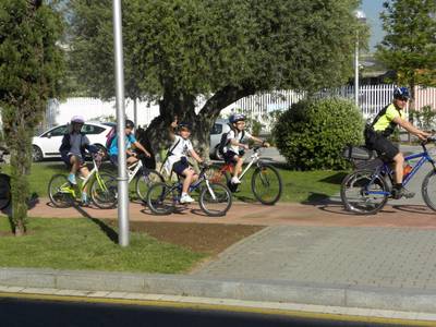 La Policia Local de Salou organitza bicicletades escolars per posar en pràctica els coneixements dels alumnes d’educació viària