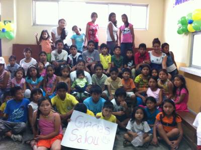 La regidoria d’Esports lliura equipaments esportius en solidaritat amb una barriada de Lima