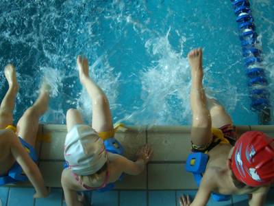 La regidoria d’Esports obre noves inscripcions per als cursets de natació infantil