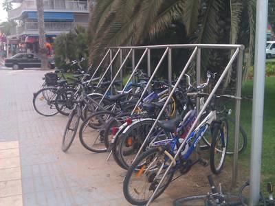 La Regidoria de Seguretat Ciutadana, Protecció Civil i Mobilitat, mitjançant la Policia Local enceta un cop més la campanya: “Salou, espai de convivència. L’espai públic és de tots. Respecta’l !!!”