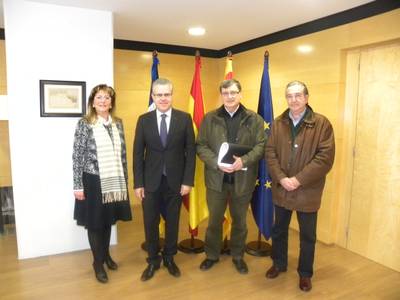 L'Ajuntament de Salou lliura a Càritas i a  l’Església Evangèlica dos xec de 880 euros cadascun de la recaptació de la paella popular