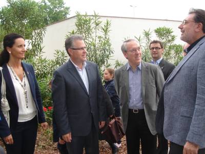 L'alcalde de Salou i la regidora de Joventut, a la festa dels 25 anys del Carnet Jove