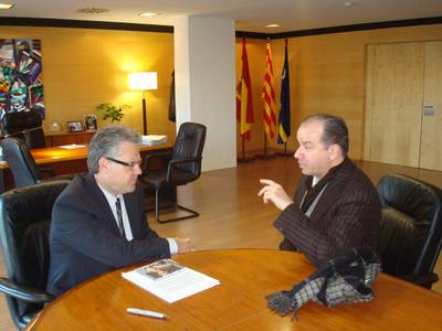 L'alcalde de Salou rep el baríton Carlos Cogul