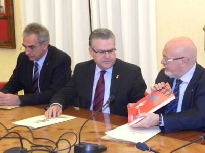 L'alcalde de Salou signa amb Turisme de la Generalitat la promoció de la figura de Jaume I