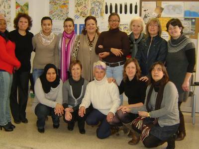 Lliuren els certificats i lots a les participants de la quarta edició del Taller de Salut “ dones, una acollida des de l’àmbit de la salut”
