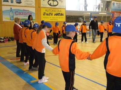 Més de 300 joves de Salou de les 5 escoles del municipi fan rotllana al pavelló