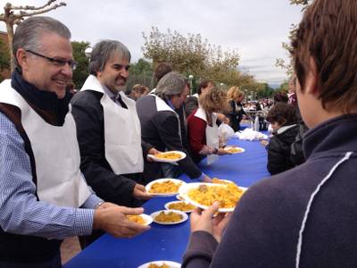Mil salouencs han celebrat avui el 23 aniversari de la Segregació en una paella popular