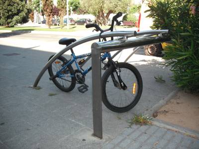 Mobilitat, a través de la Policia Local, enceta un estiu més la campanya: ‘L’espai públic és de tots! Respecta’l!!!’