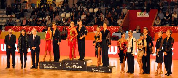 Música,  ball,  llum  i  el  color  omplen  el  Pavelló  d’Esports  de  Salou amb e l XVI I I SPANISH OPEN SALOU