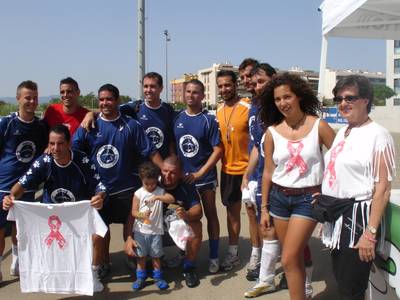 Onze equips de futbol mostren a Salou la seva solidaritat en la lluita contra el càncer